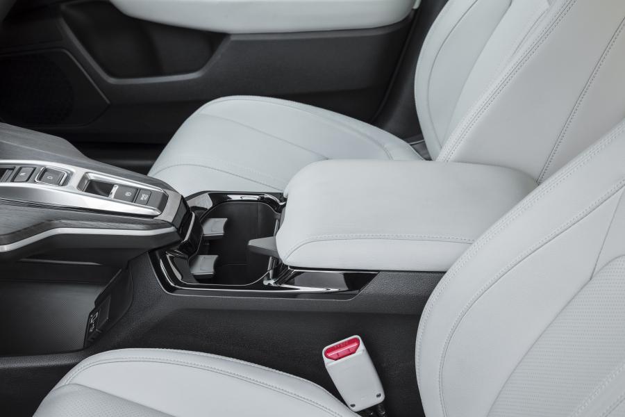 Детали интерьера Honda Clarity Fuel Cell 2019 года  (NA) (фото 36 из 50)